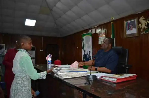 Gov. Umahi Offers Scholarships To 4 Best Mathematics Students In Ebonyi (Photos)